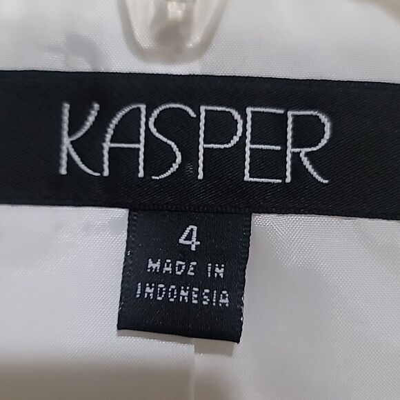 Kasper Women’s  White Cropped Slim PantSuit Size 4 Jacket Size 6 Pants - Picture 10 of 14